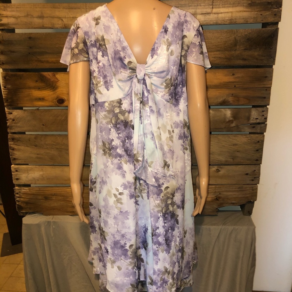 ❌SOLD❌NWOT R & M Richards floral dress